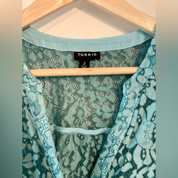 Torrid teal lace V-neck blouse size 2 - Picture 2 of 7